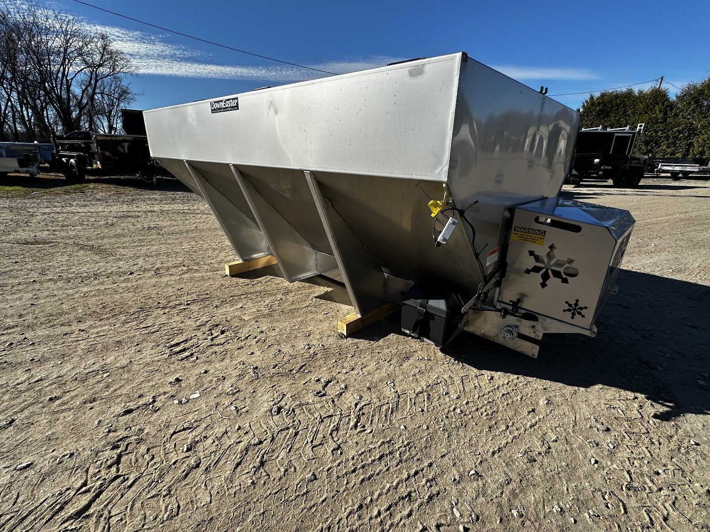 New 2026 DownEaster DownEaster 10' 6yrds Honda Salt Spreader