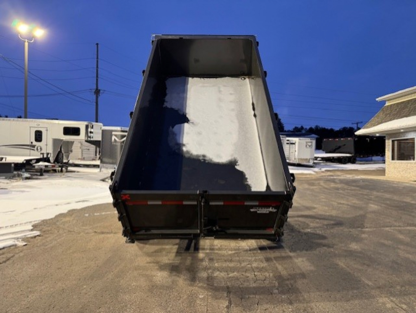 New 2026 MAXX-D DJB8314H Dump Trailer