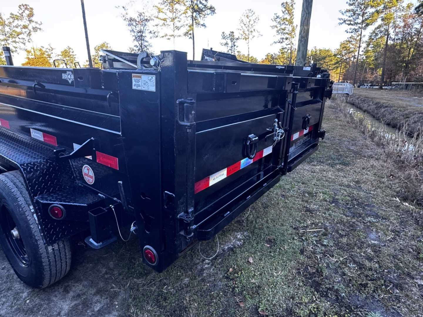 New 2026 Iron Bull 83"x14' 14K Front Telescoping Cylinder