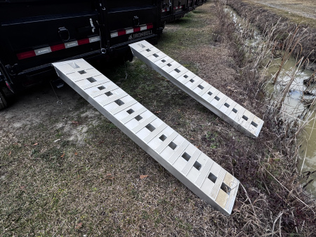 New 2026 Iron Bull 83"x14' 14K Front Telescoping Cylinder