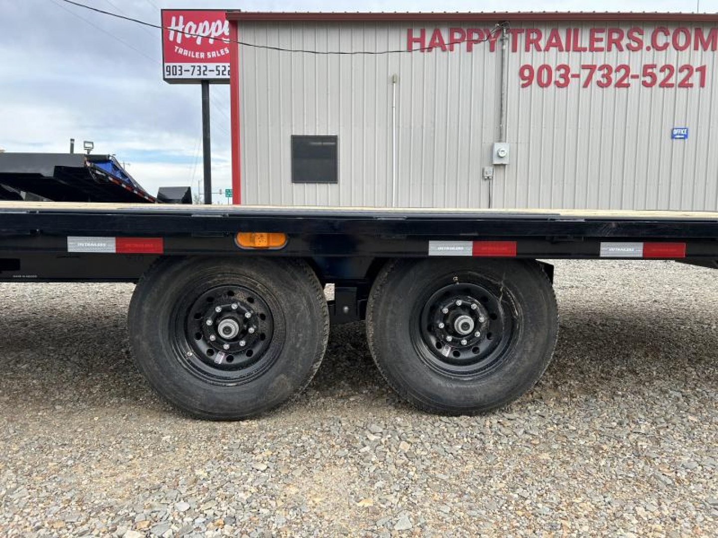 New 2025 PJ 102"x22' Deckover Hydraulic Tilt Trailer – T8