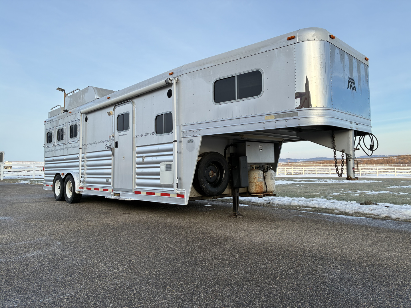 Used 2009 Platinum 3 Horse 10' Living Quarters Horse Trailer
