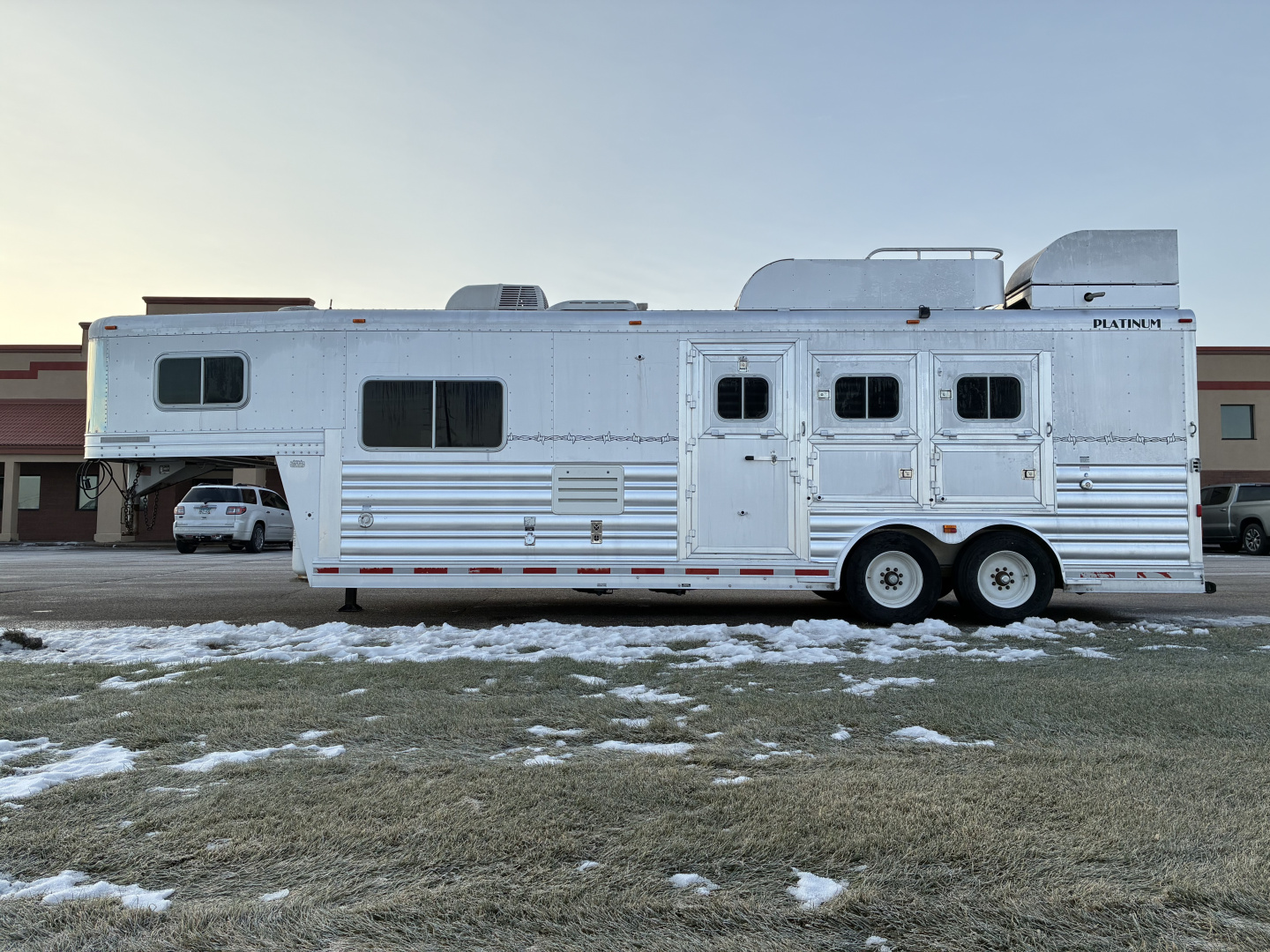 Used 2009 Platinum 3 Horse 10' Living Quarters Horse Trailer