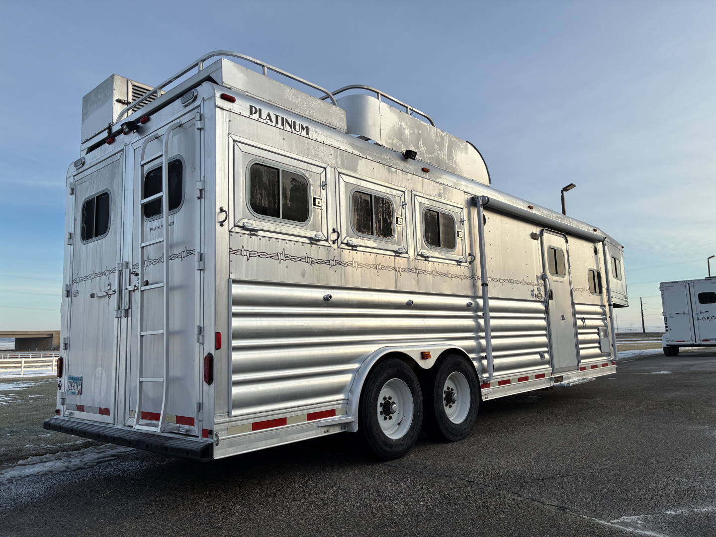Used 2009 Platinum 3 Horse 10' Living Quarters Horse Trailer