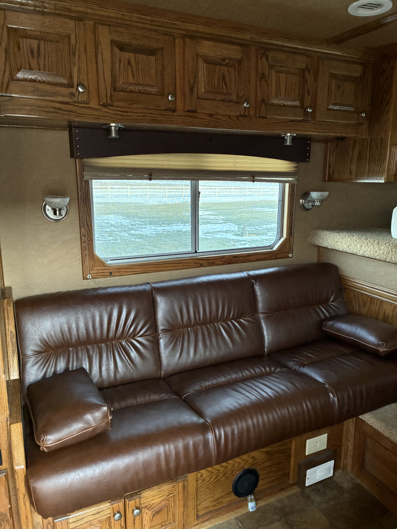 Used 2009 Platinum 3 Horse 10' Living Quarters Horse Trailer