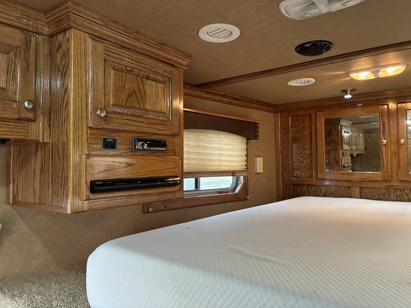 Used 2009 Platinum 3 Horse 10' Living Quarters Horse Trailer