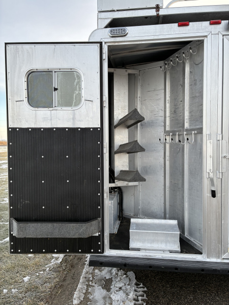 Used 2009 Platinum 3 Horse 10' Living Quarters Horse Trailer