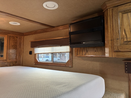 Used 2009 Platinum 3 Horse 10' Living Quarters Horse Trailer