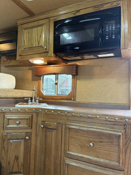 Used 2009 Platinum 3 Horse 10' Living Quarters Horse Trailer