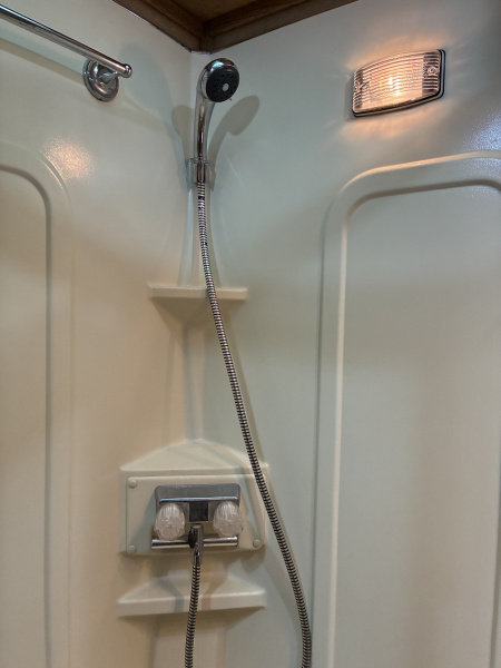 Used 2009 Platinum 3 Horse 10' Living Quarters Horse Trailer