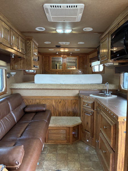 Used 2009 Platinum 3 Horse 10' Living Quarters Horse Trailer