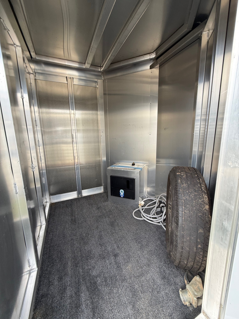 Consignment 2023 Exiss Trailers Exhibitor Mini Combo 615W BP Windows Horse Trailer