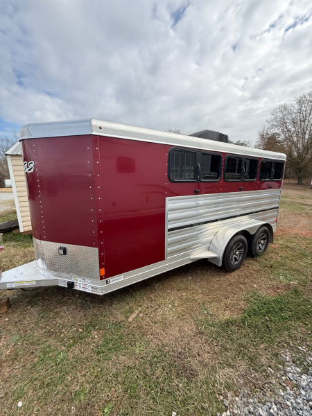 Consignment 2023 Exiss Trailers Exhibitor Mini Combo 615W BP Windows Horse Trailer