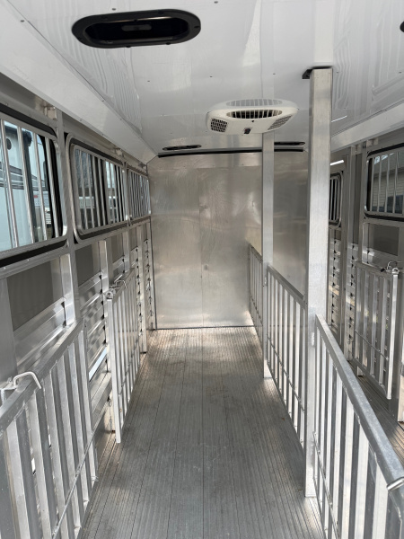 Consignment 2023 Exiss Trailers Exhibitor Mini Combo 615W BP Windows Horse Trailer