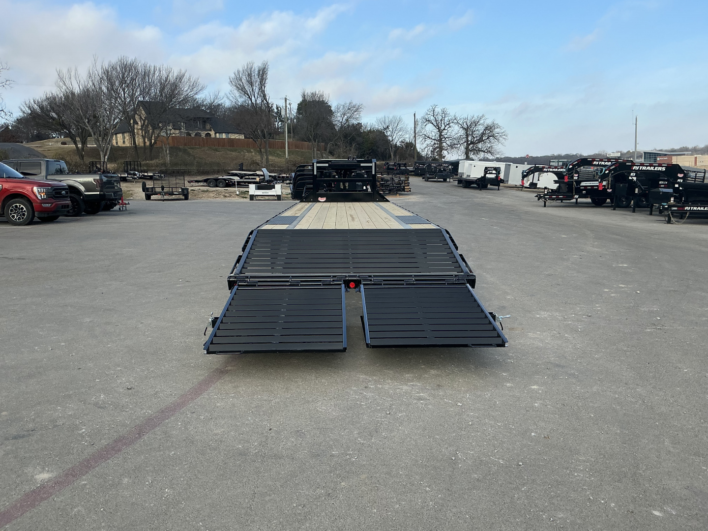 New 2026 PJ 102”x32’ Quest Gooseneck Flatbed w/ Singles – LQ