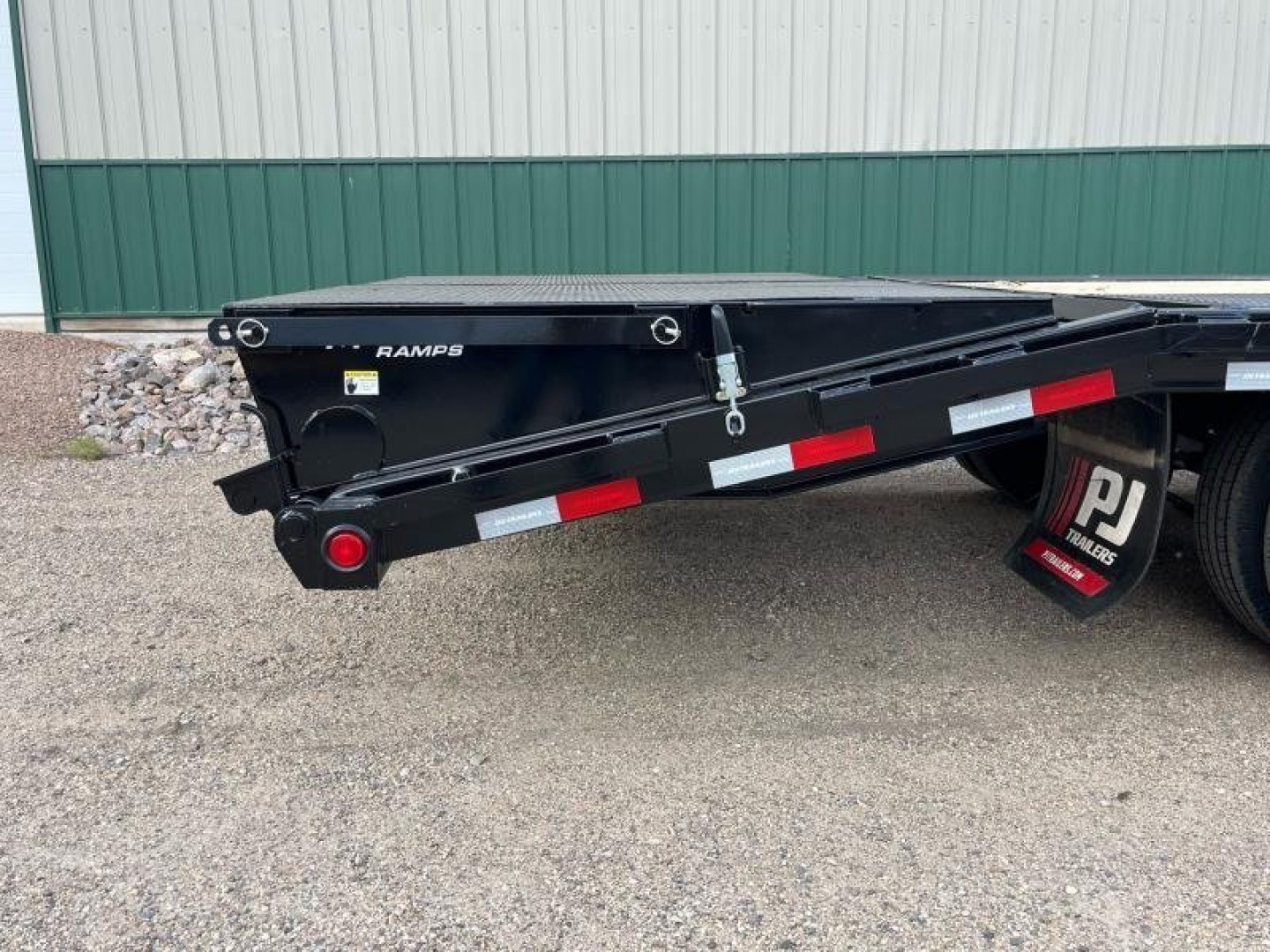 New 2026 28' 20k PJ Low Pro Pintle Flatbed Trailer