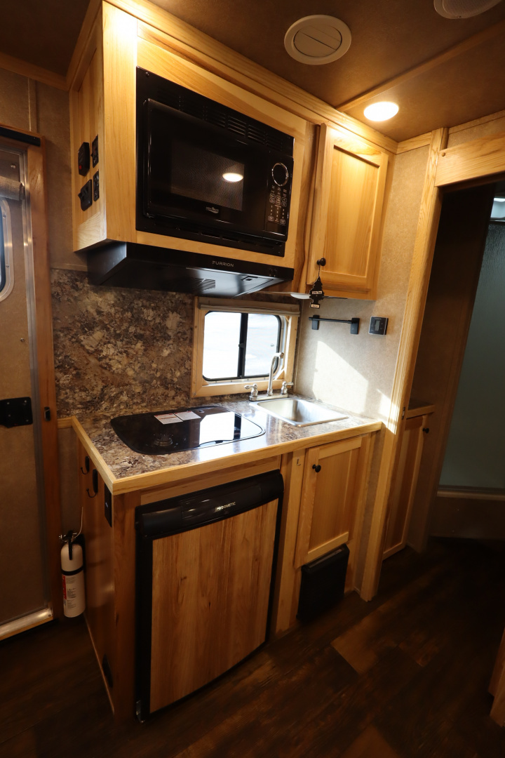 Used 2023 Lakota 2 Place LQ W/Slide-out Horse Trailer