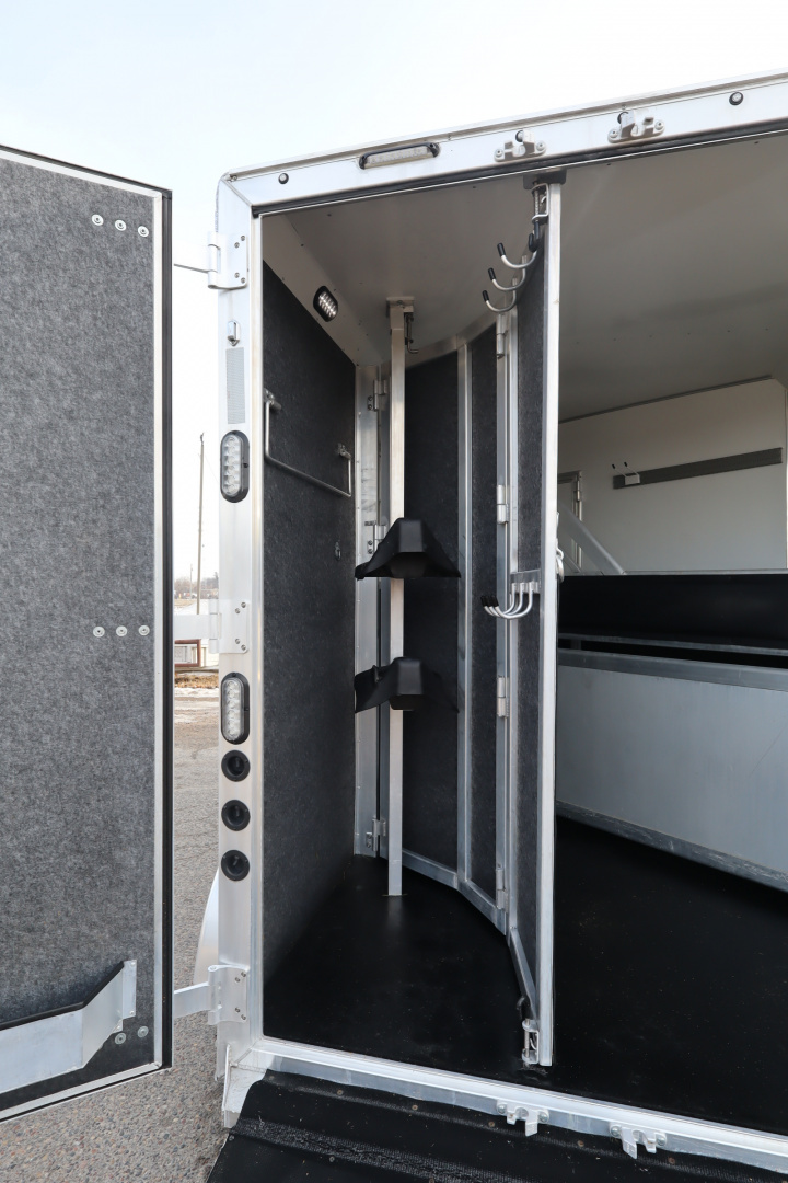 Used 2023 Lakota 2 Place LQ W/Slide-out Horse Trailer