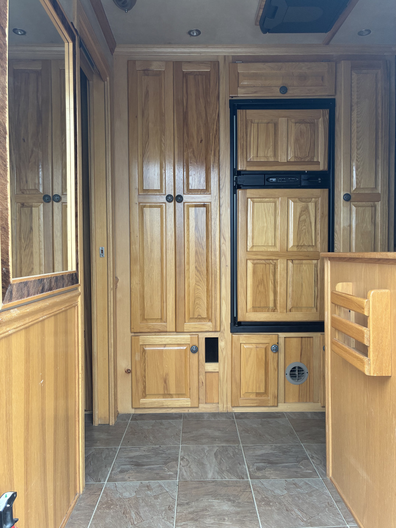 Used 2007 Featherlite 4 Horse 12' Living Quarters Horse Trailer