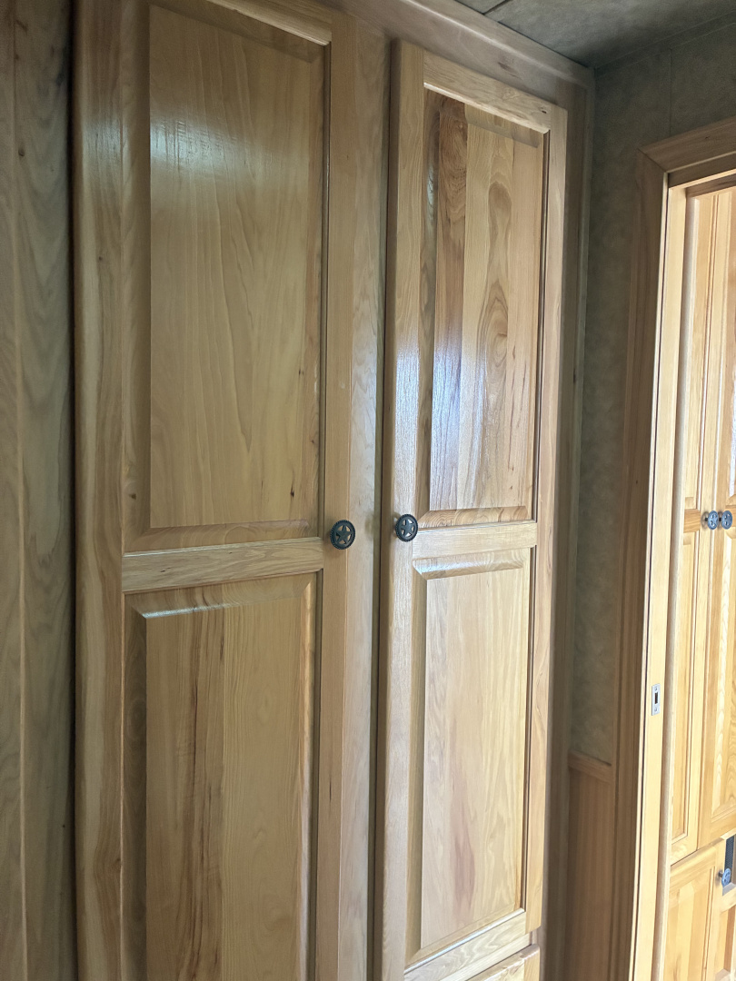 Used 2007 Featherlite 4 Horse 12' Living Quarters Horse Trailer