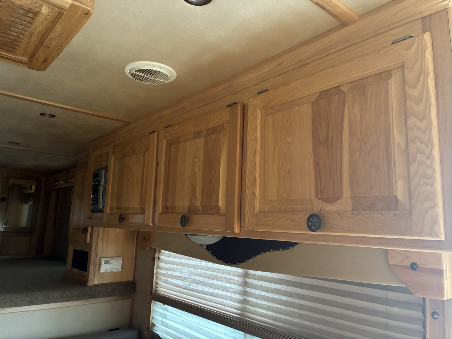 Used 2007 Featherlite 4 Horse 12' Living Quarters Horse Trailer