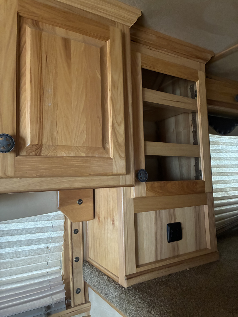 Used 2007 Featherlite 4 Horse 12' Living Quarters Horse Trailer