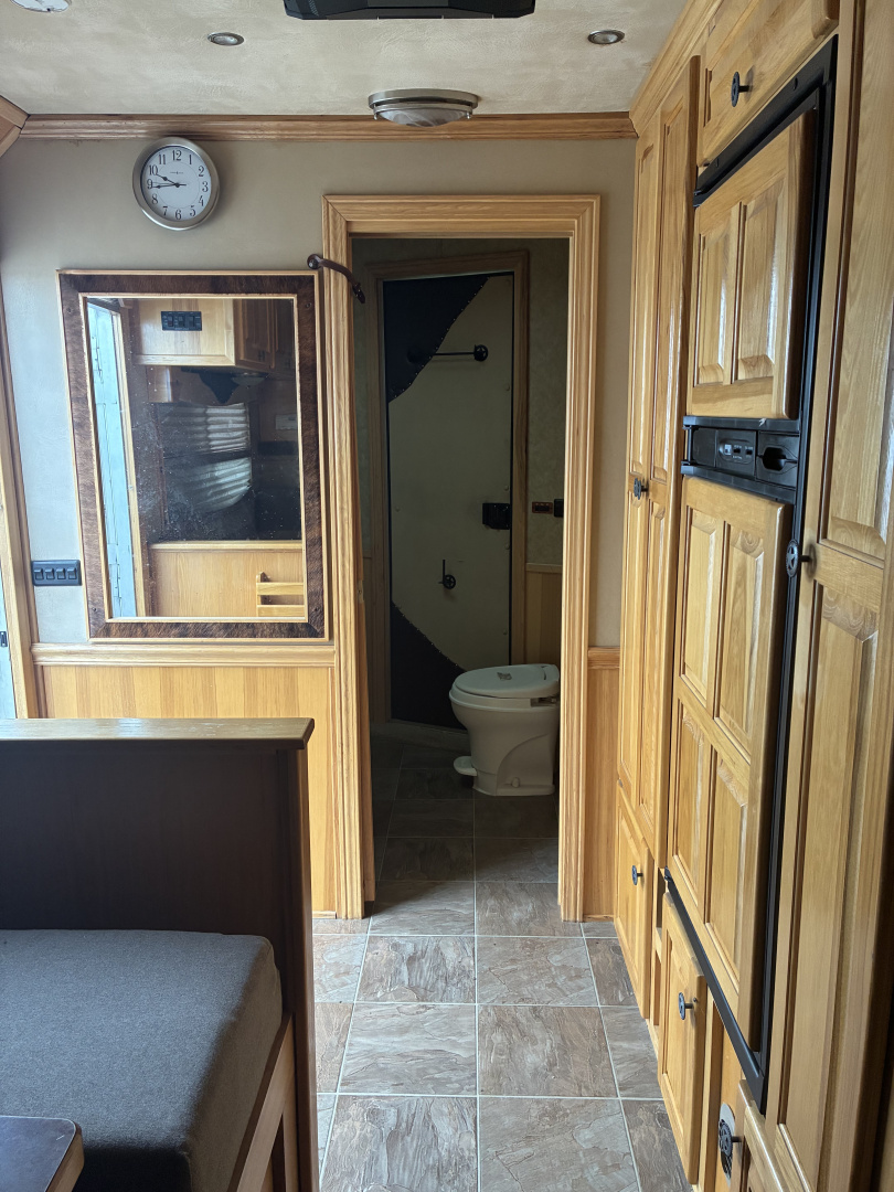 Used 2007 Featherlite 4 Horse 12' Living Quarters Horse Trailer