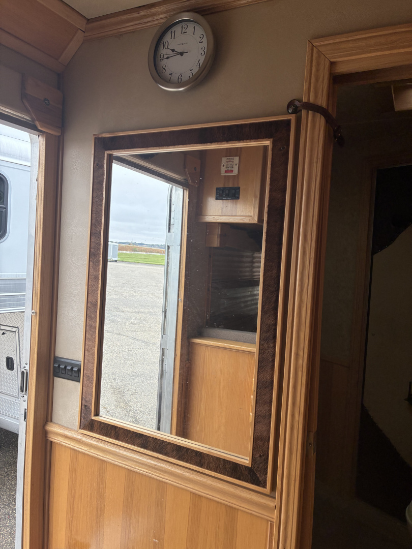 Used 2007 Featherlite 4 Horse 12' Living Quarters Horse Trailer