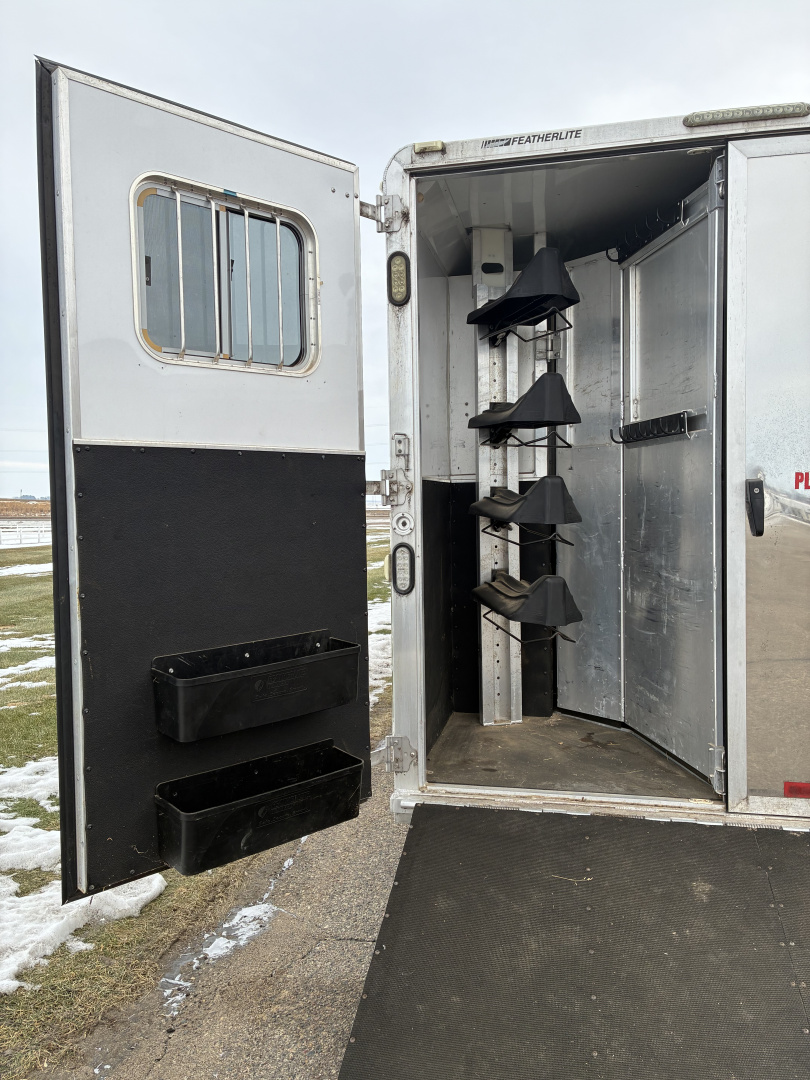 Used 2007 Featherlite 4 Horse 12' Living Quarters Horse Trailer