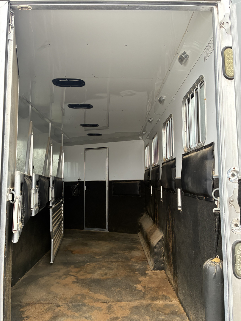 Used 2007 Featherlite 4 Horse 12' Living Quarters Horse Trailer