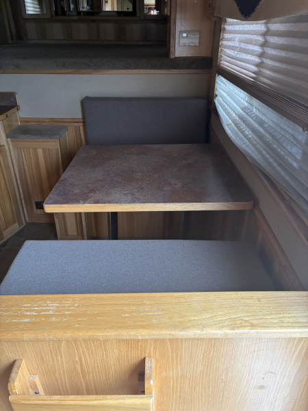 Used 2007 Featherlite 4 Horse 12' Living Quarters Horse Trailer