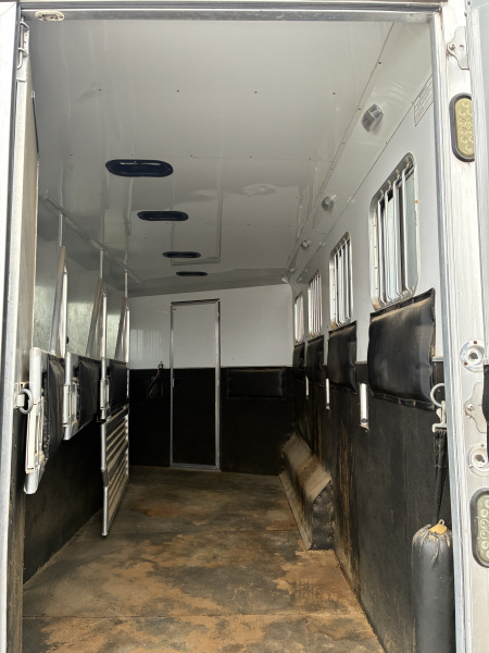 Used 2007 Featherlite 4 Horse 12' Living Quarters Horse Trailer