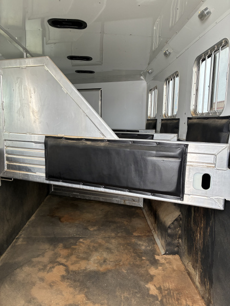 Used 2007 Featherlite 4 Horse 12' Living Quarters Horse Trailer