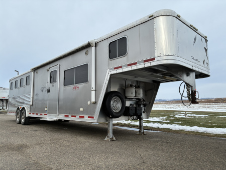 Used 2007 Featherlite 4 Horse 12' Living Quarters Horse Trailer