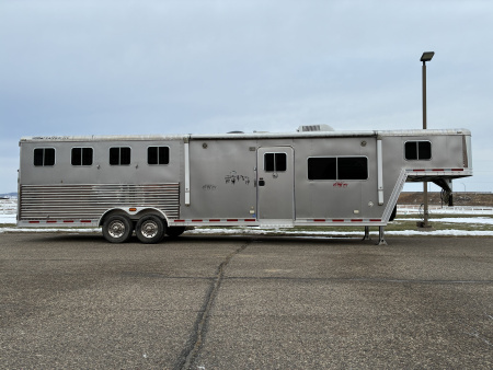 Used 2007 Featherlite 4 Horse 12' Living Quarters Horse Trailer