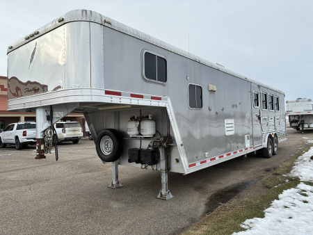 Used 2007 Featherlite 4 Horse 12' Living Quarters Horse Trailer