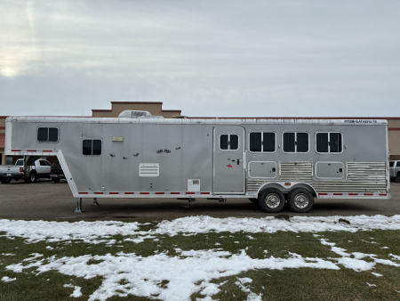 Used 2007 Featherlite 4 Horse 12' Living Quarters Horse Trailer