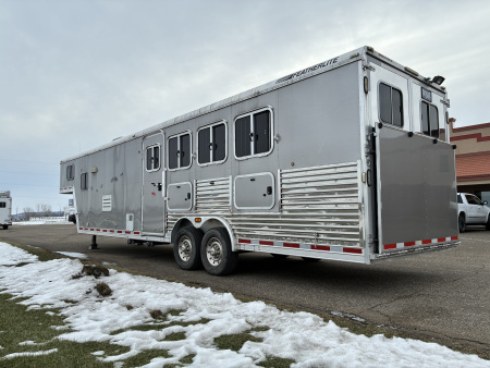 Used 2007 Featherlite 4 Horse 12' Living Quarters Horse Trailer