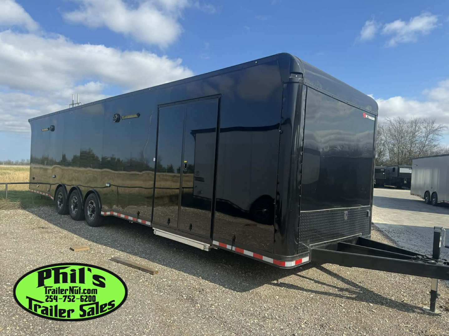 New 2025 RC Trailers 8.5X34 RACE TRAILER Car / Racing Trailer BLACKOUT PACKAGE ENCLOSED CAR HAULER RACE TRAILER