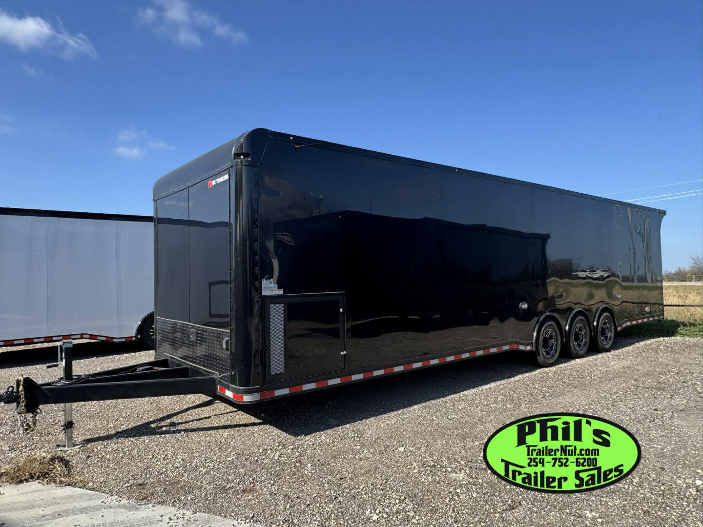New 2025 RC Trailers 8.5X34 RACE TRAILER Car / Racing Trailer BLACKOUT PACKAGE ENCLOSED CAR HAULER RACE TRAILER