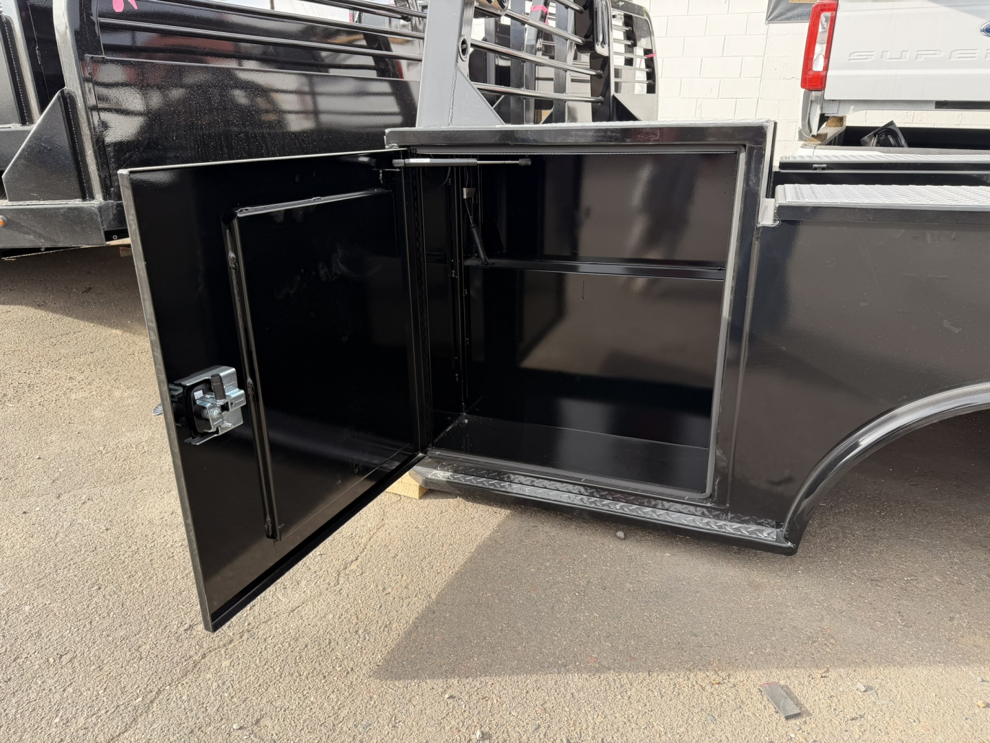 New 2026 CM Truck Beds TM 9'4/94/60/34 SD DLX