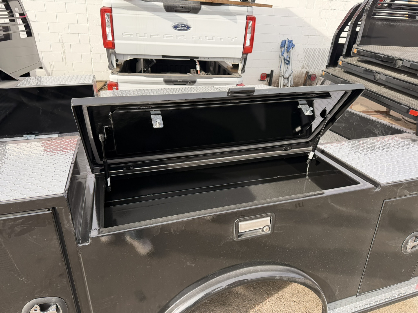 New 2026 CM Truck Beds TM 9'4/94/60/34 SD DLX