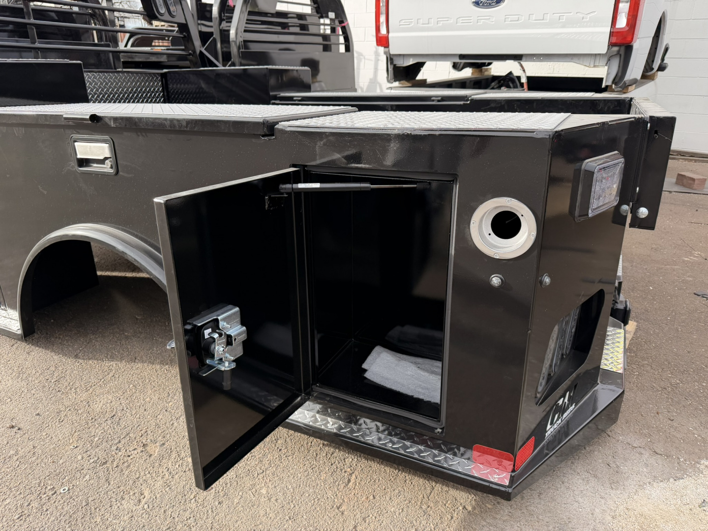 New 2026 CM Truck Beds TM 9'4/94/60/34 SD DLX