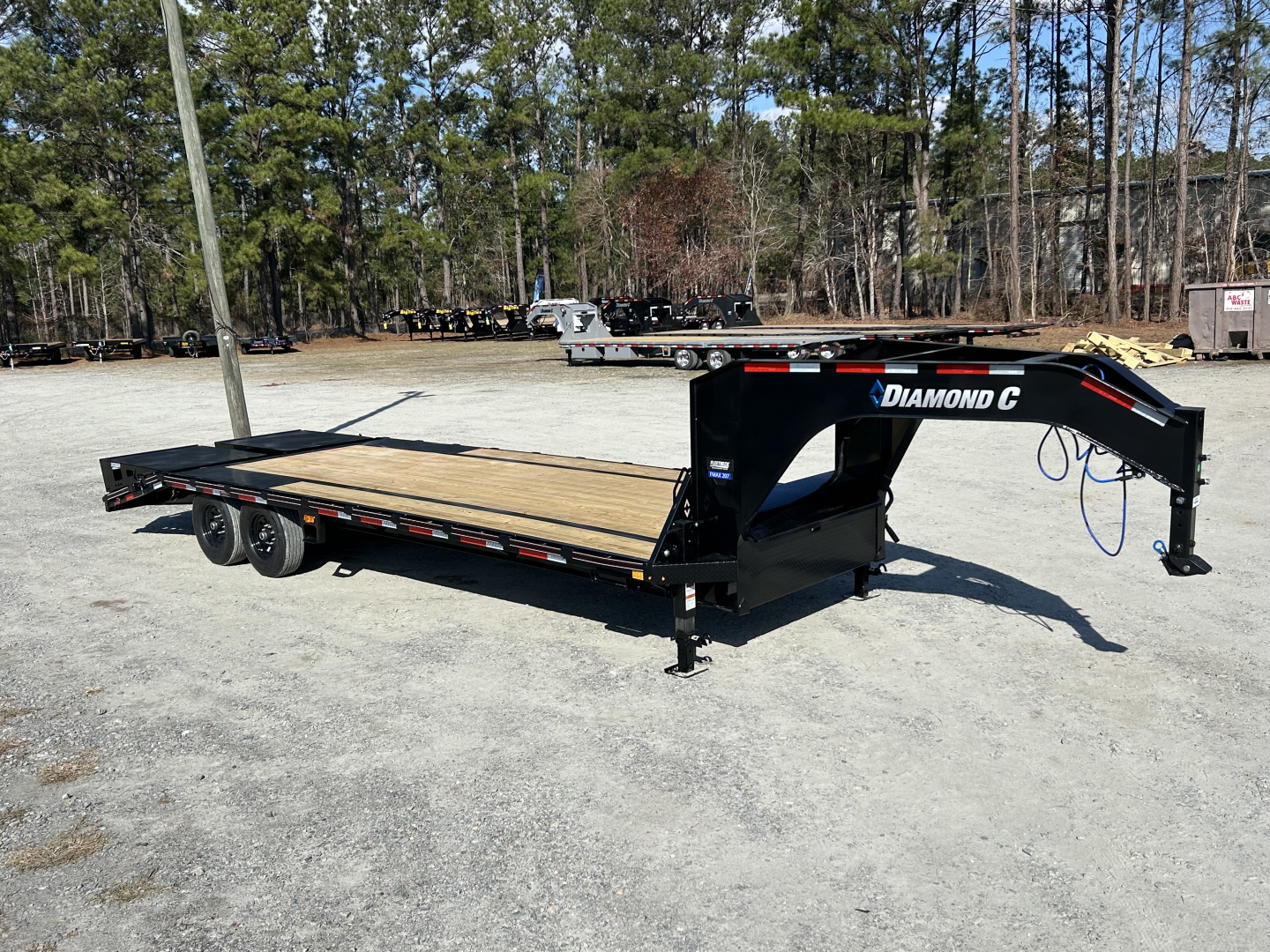 New 2026 Diamond C FMAX207 GOOSENECK TRAILER 20+5 MAX TRAMPS 14 PLY TIRES