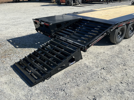 New 2026 Diamond C FMAX207 GOOSENECK TRAILER 20+5 MAX TRAMPS 14 PLY TIRES