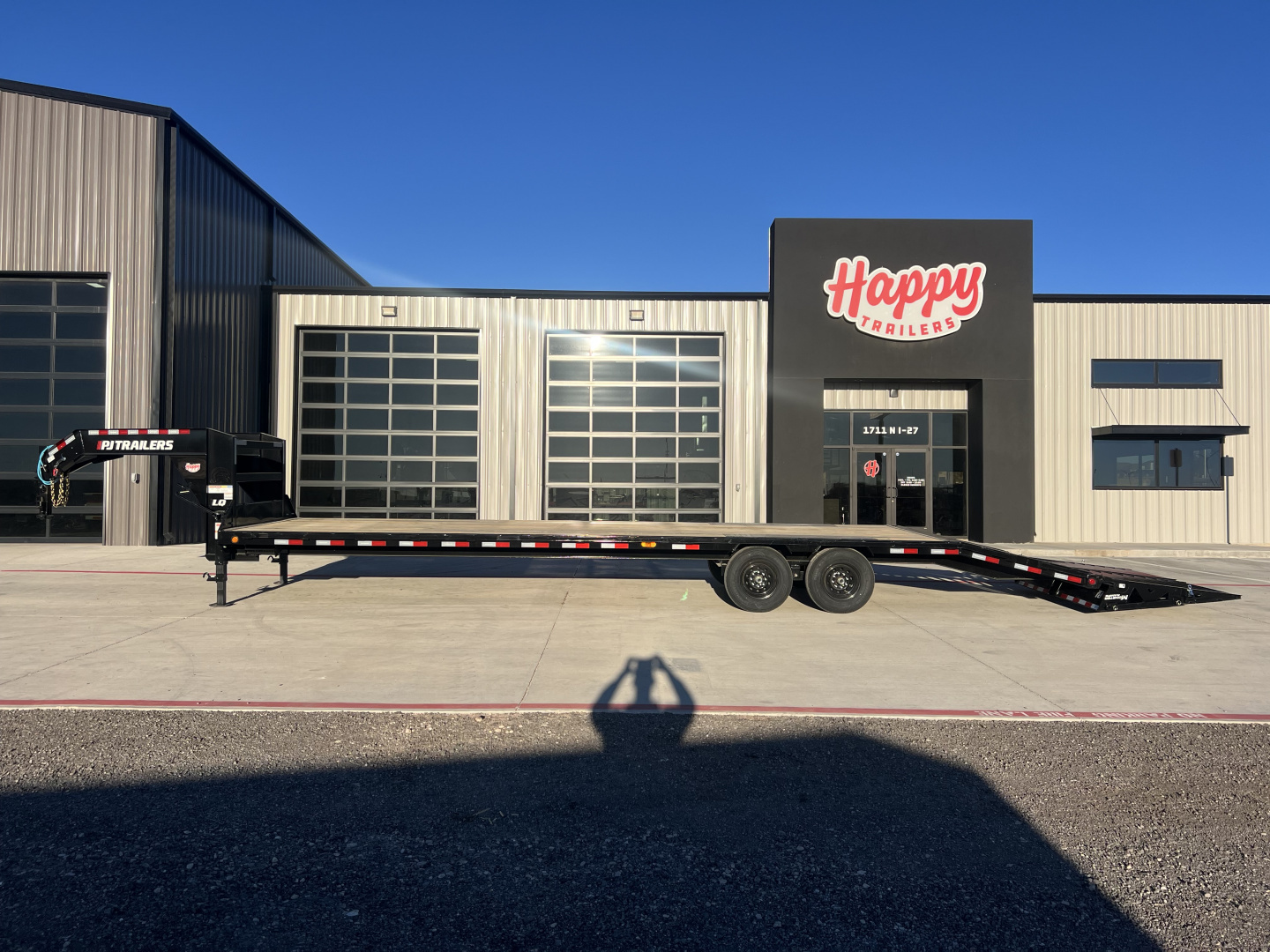 New 2026 PJ 102”x32’ Quest Gooseneck Flatbed w/ Singles – LQ