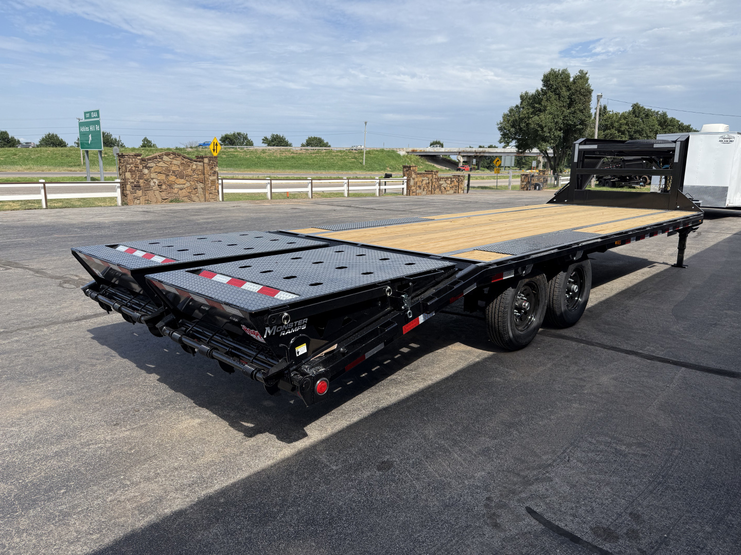 New 2026 PJ 102”x25’ Quest Gooseneck Flatbed w/ Singles – LQ
