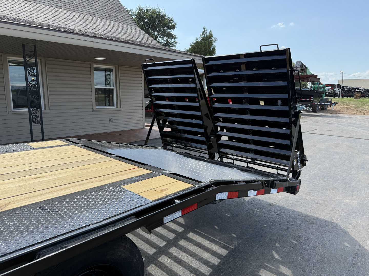 New 2026 PJ 102”x25’ Quest Gooseneck Flatbed w/ Singles – LQ