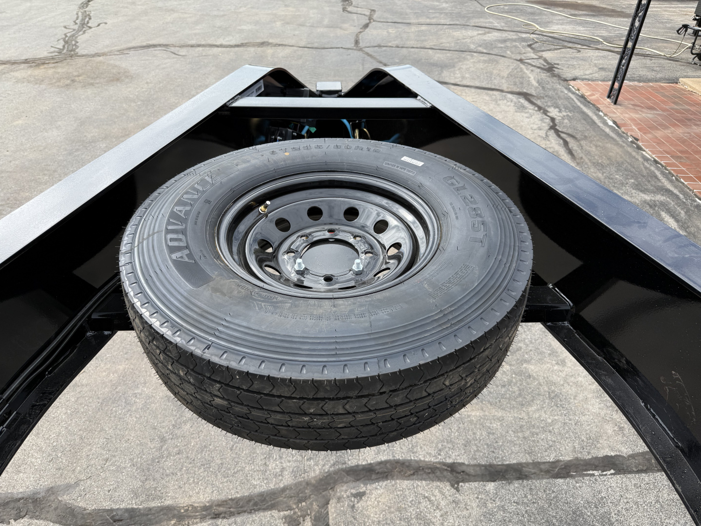 New 2026 PJ 102"x40' GN Low-Pro Flatbed w/ Singles - LS