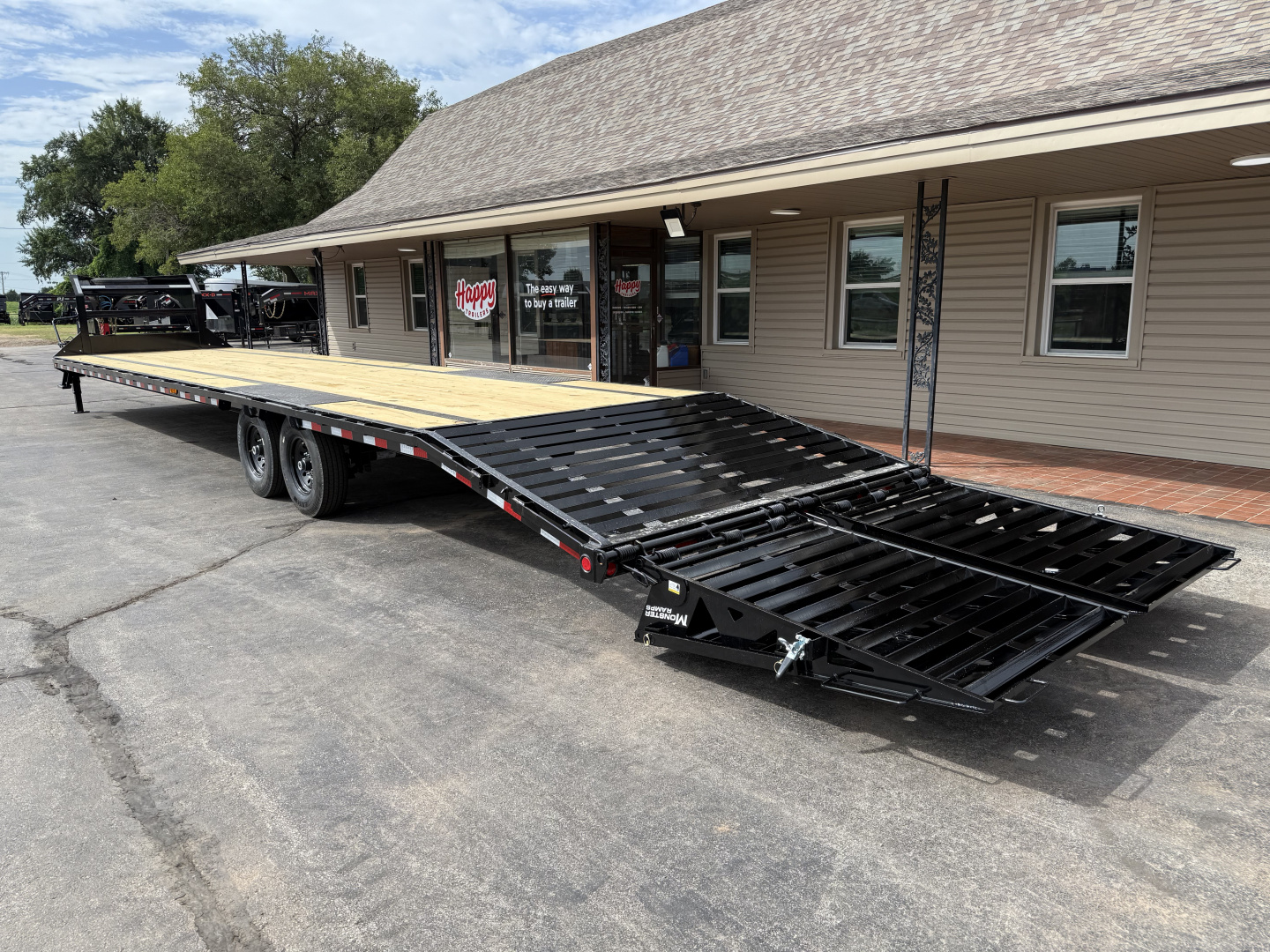 New 2026 PJ 102"x40' GN Low-Pro Flatbed w/ Singles - LS